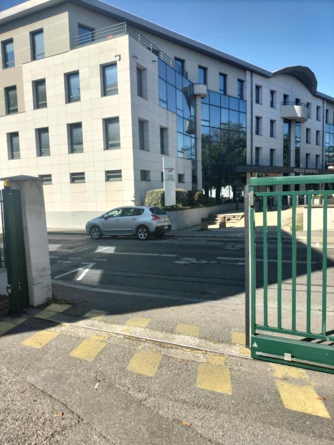 Joli Appartement Proche Metro Lyon Exterior foto